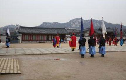 10. (At the second drumming) Palace Royal Guards make a military salute and identify themselves.